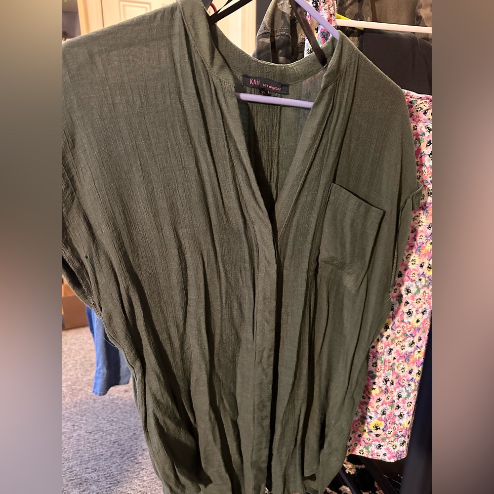 Green dress shirt with small slit on small of back